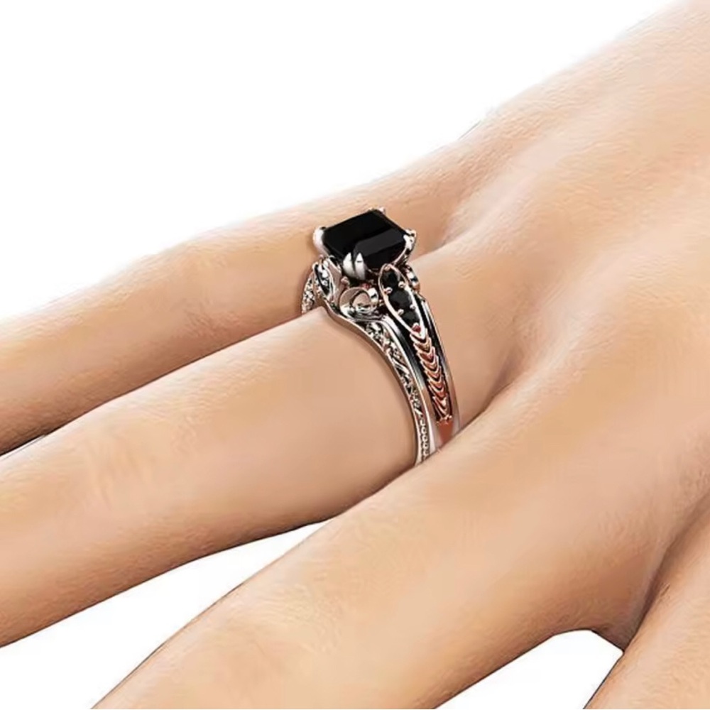 Sterling Silver Black Square Stone Vintage-Inspired Women's Ring - Picture 3 of 3